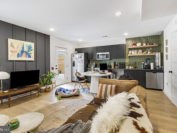 2nd image of 13 E Jefferson St APT 2