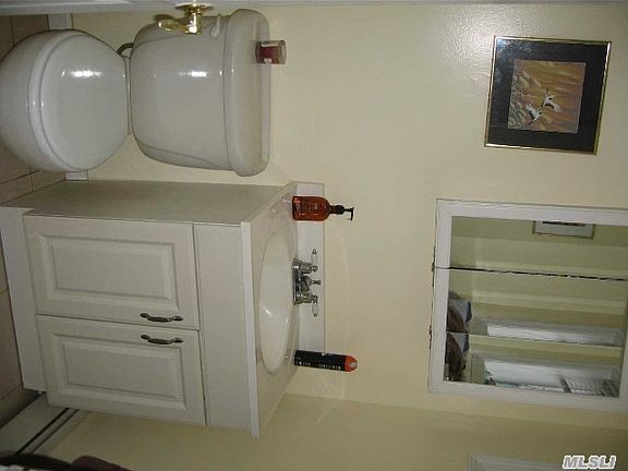 5th image of 33 Yale St