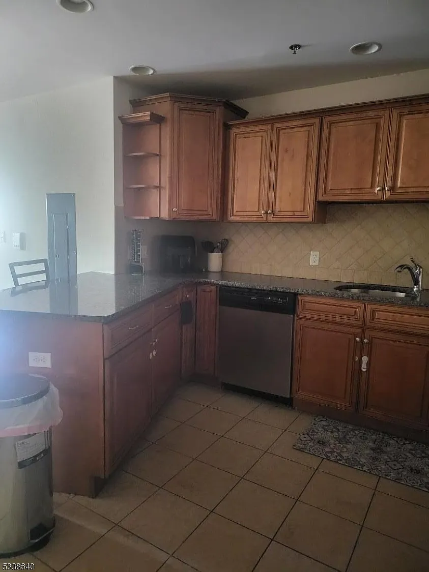2 bed, 2.0 bath, $2,500 — Photo 4