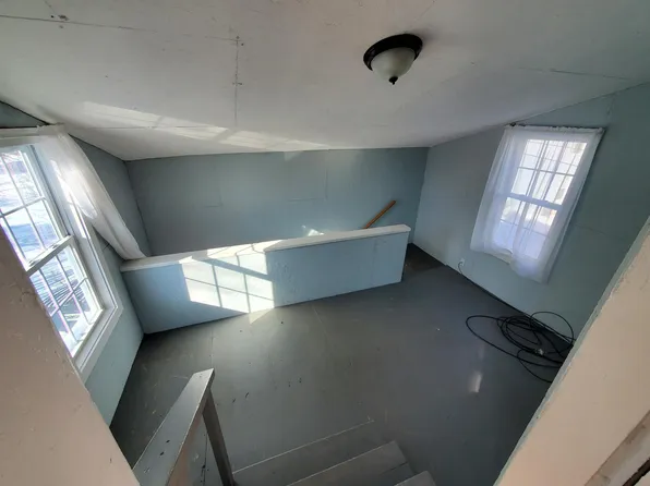 91 1st St APT 3, Bangor, ME 04401