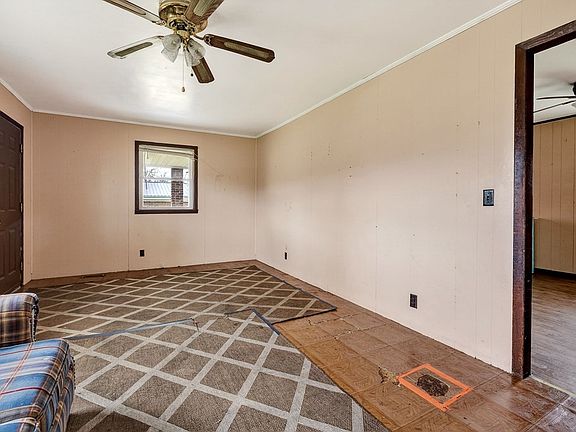 5th image of 1105 Riverside Dr