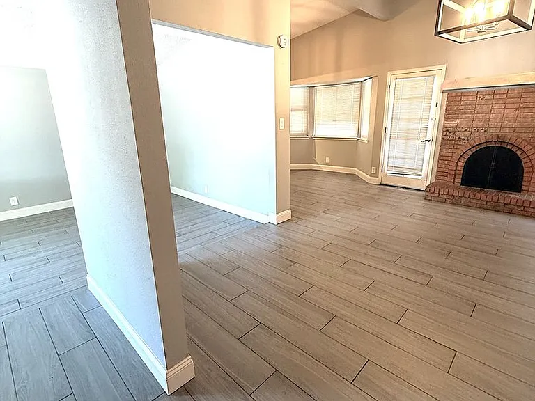 6028 Downey St NE — Photo 14