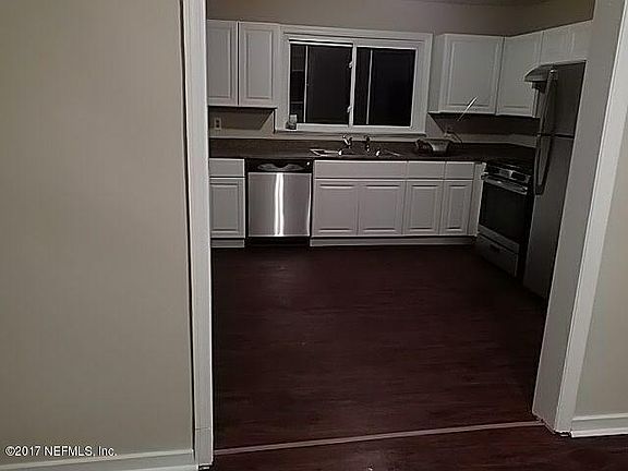 5th image of 110 Willard Ave