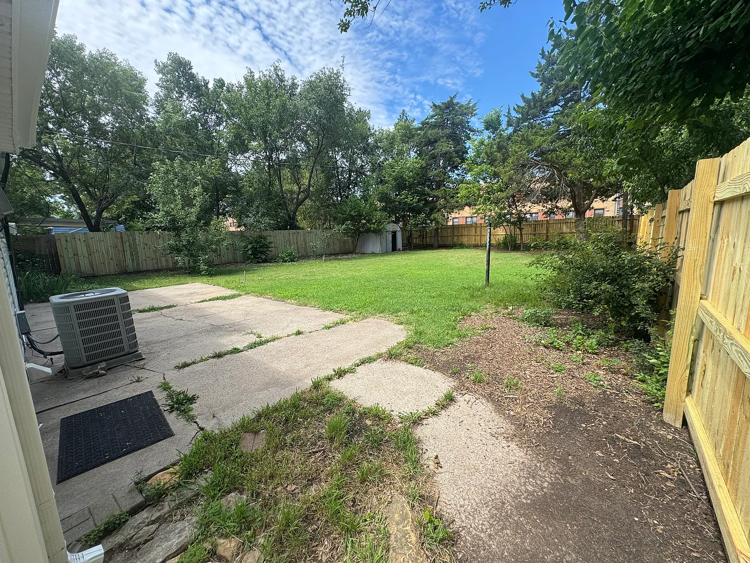 3 bed, 1.5 bath, 1475 sqft, $1,300 — Photo 2
