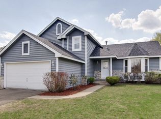 2236 Parkview Ln, Woodbury, MN 55125