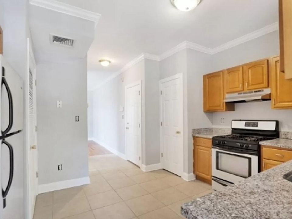 1st image of 93 Pine St #3L