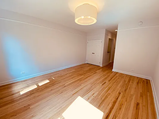 Rented by Metropolis Real Estate of Manhattan | media 4