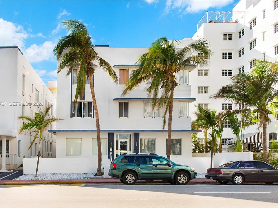3710 Collins Ave #N-305