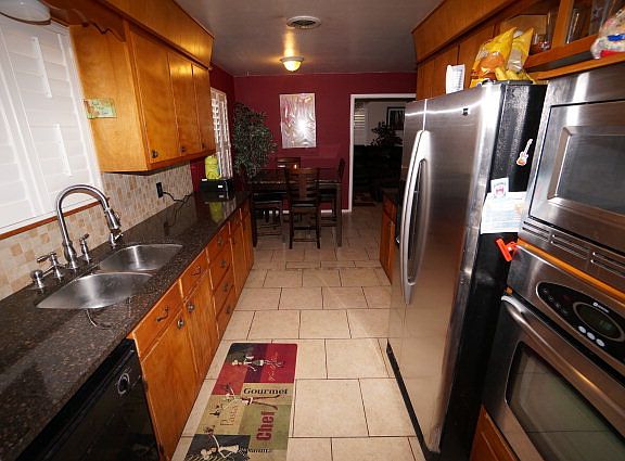 3rd image of 3971 Dumont Dr