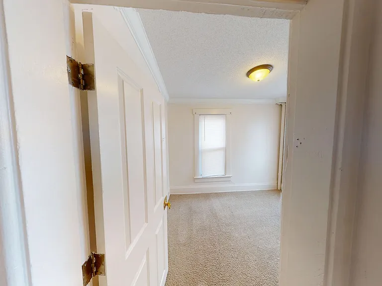 166 & 168 E. 11th Ave. SK — Photo 11