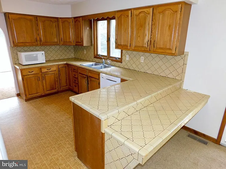 715 Shawnee Brooke Dr — Photo 4