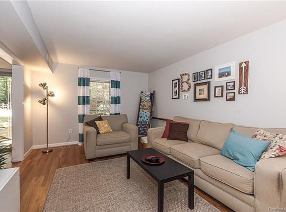 4th image of 1124 Longbrook Dr