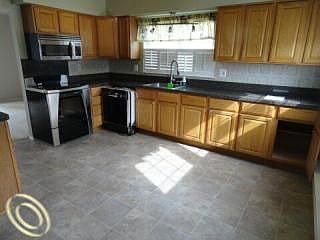 4th image of 1943 Fleetwood Dr