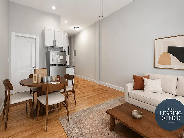 211 W 53rd St #2E — Photo 3