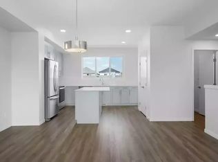 141 Robinson Dr #1A, Leduc, AB T9E 1N4