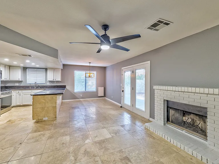 2078 Waverly Cir — Photo 8