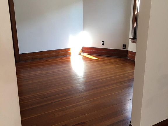 3rd image of 116 Elgin Ave #2