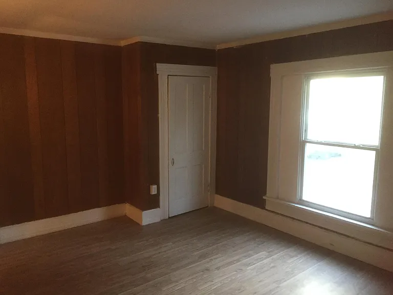 219 NW 5th St — Photo 2