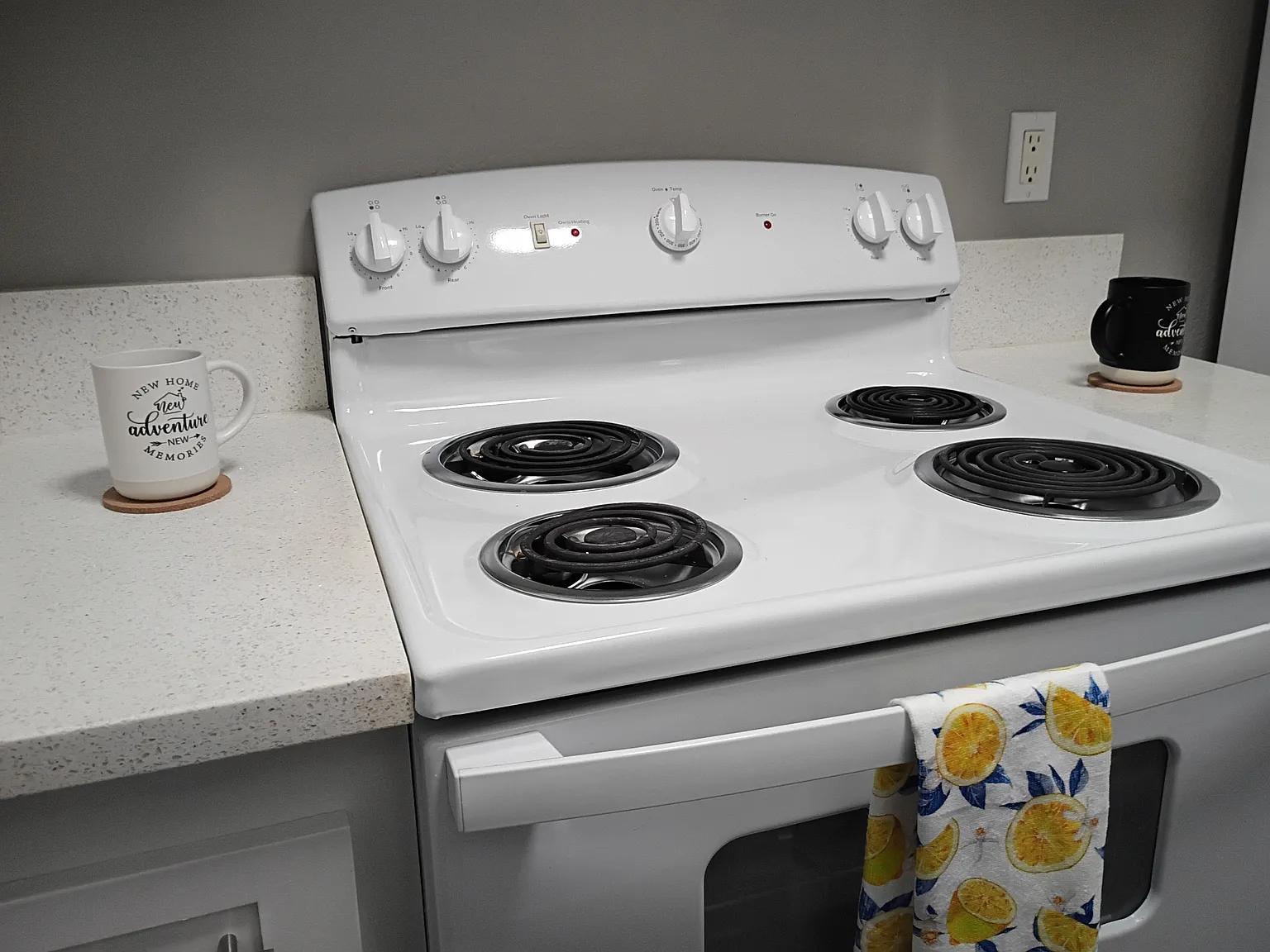 Studio, 400 sqft, $826 — Photo 2