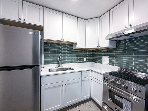 3rd image of 110 Boston Post Rd E APT 4