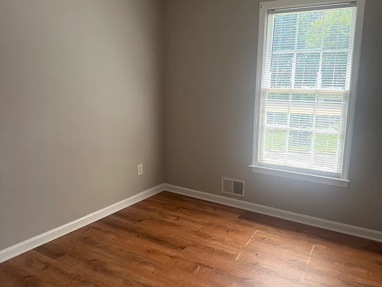 648 Glenspring Dr — Photo 3