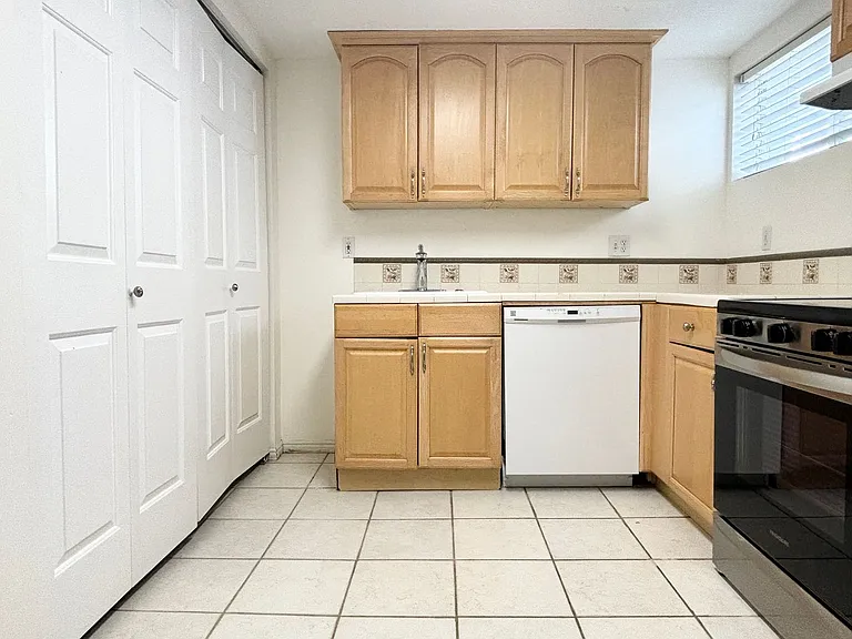 2028 E. Sunnyside Ave. — Photo 7