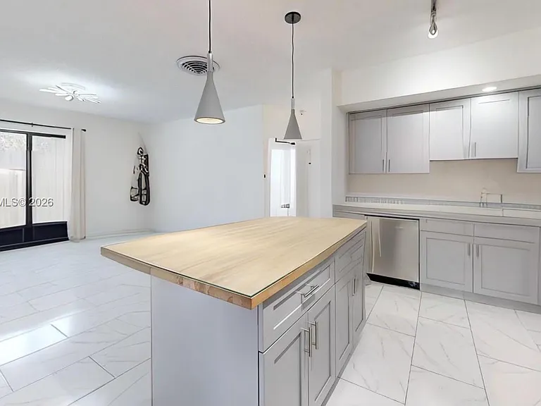 220 SW 8th Ave #1-2 — Photo 2