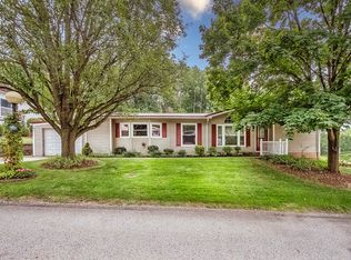 201 Meadow Ln, Murrysville, PA
