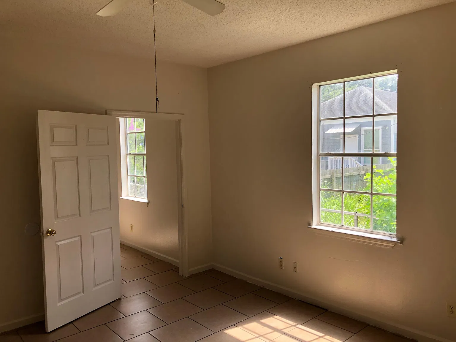 2 bed, $1,000 — Photo 2