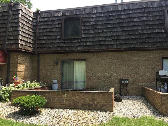 5th image of 625 Country Club Dr APT G2