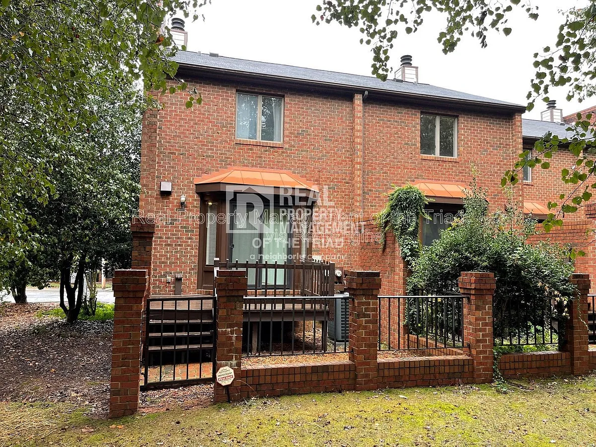 Building Photo - 621 Walker Ave #D