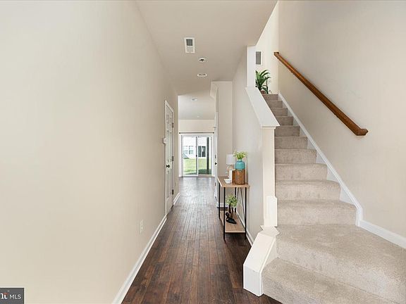 4th image of 109 Splendor Garden Way