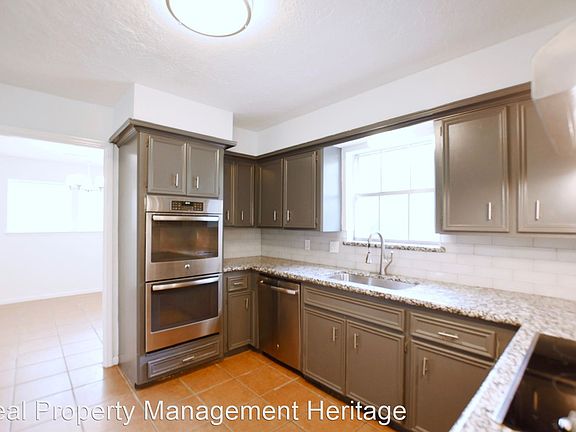 5th image of 2115 Pine River Dr