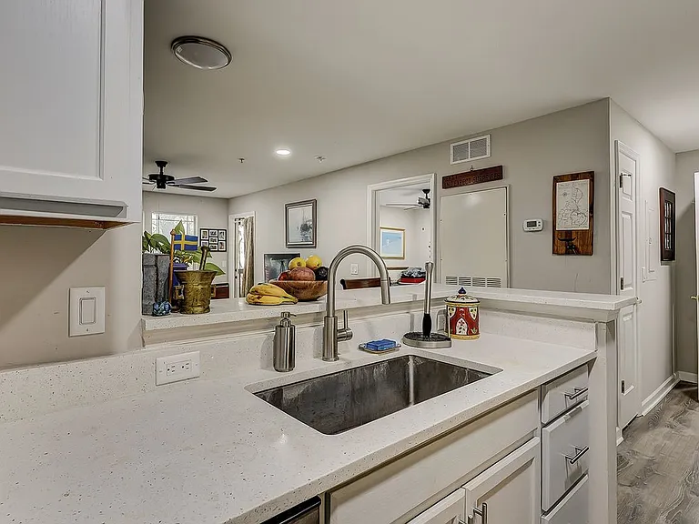 70 Helmsman Way #1418 — Photo 4