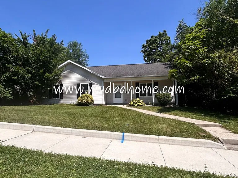 4923 Webster St — Photo 1