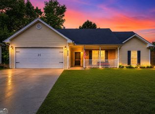 5825 April Dr, Sugar Hill, GA 30518