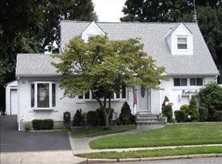 45 Underhill Ave, Syosset, NY 11791