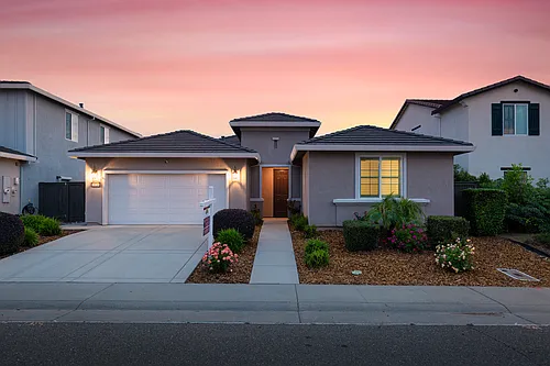 5026 Birch Valley Way Photo 1
