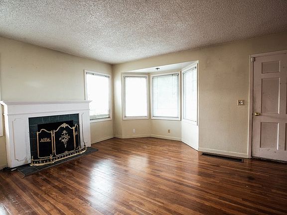 3rd image of 2356 Rainier St