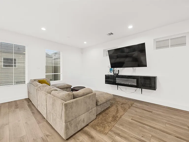 2056 Johanna Dr #D — Photo 8