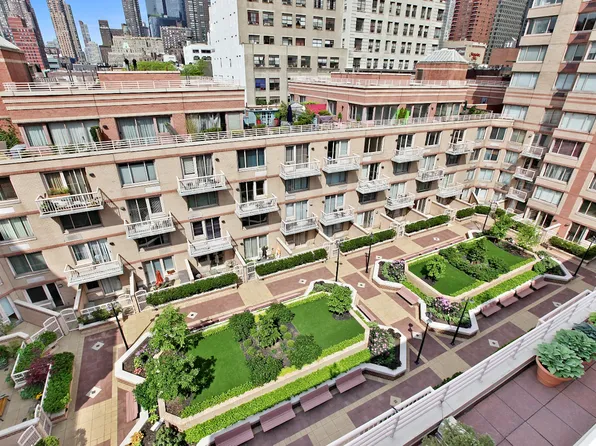 393 West 49th Street image 15 of 17