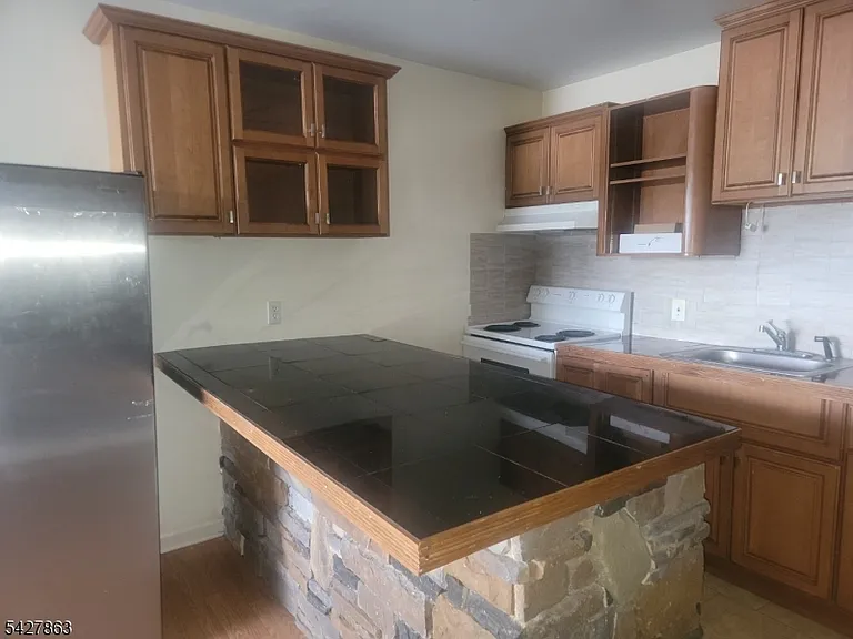 390 Lake Shr W #H — Photo 5