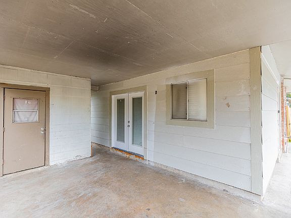 4th image of 442 Crestfield St