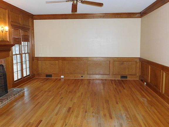5th image of 1020 Karen Ct SE
