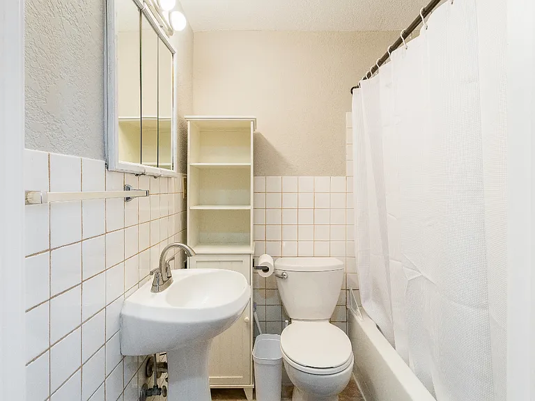 717 23rd Ave #3 — Photo 4