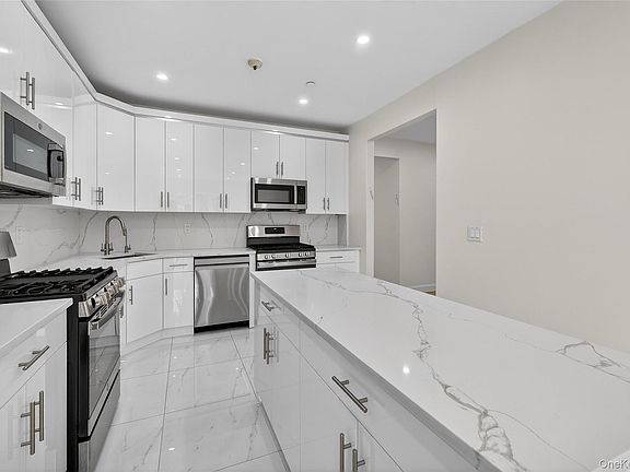 5th image of 2 Bluefield Drive #103