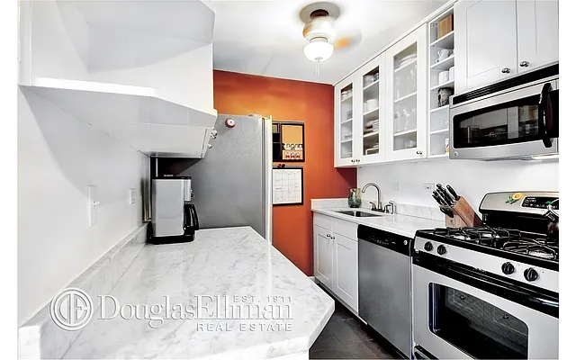 Sold by Douglas Elliman | media 21
