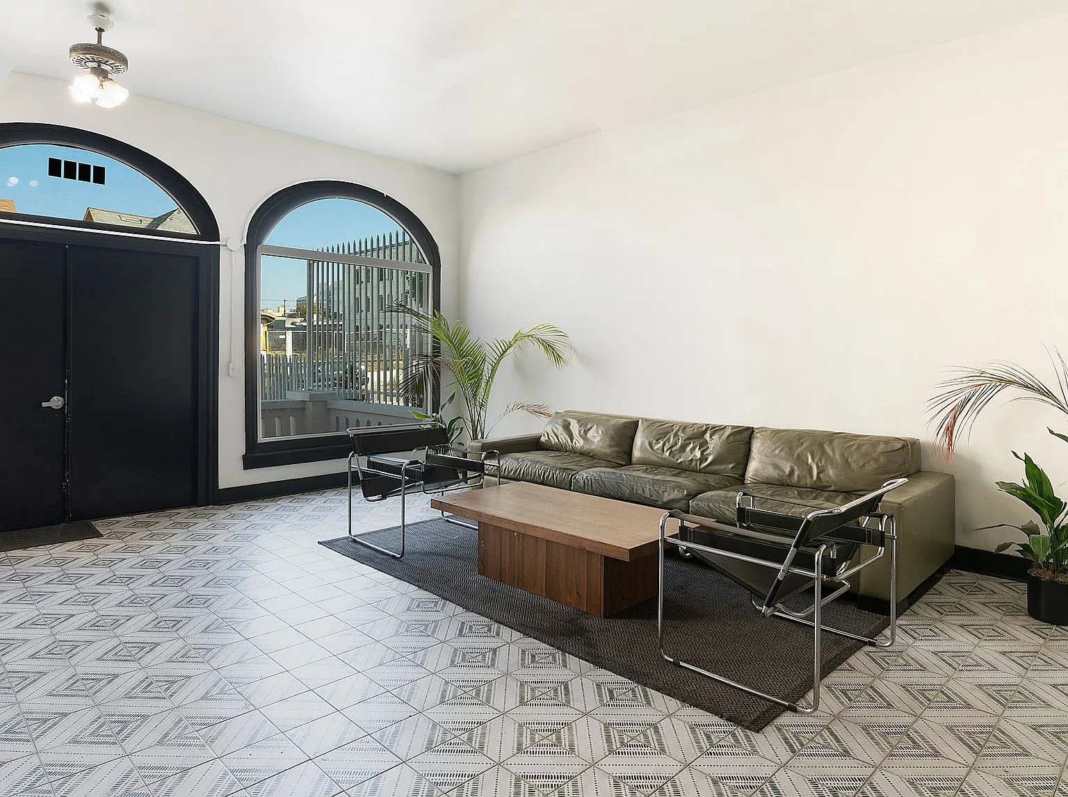 8th Street Studios Near Downtown Los Angeles Move-In Special — Photo 3