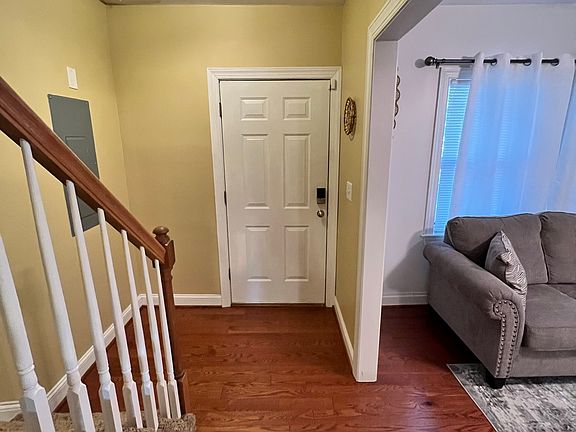 3rd image of 3029 Vimy Ridge Ave
