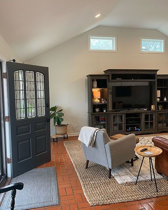 1st image of 2922 Trailend Dr